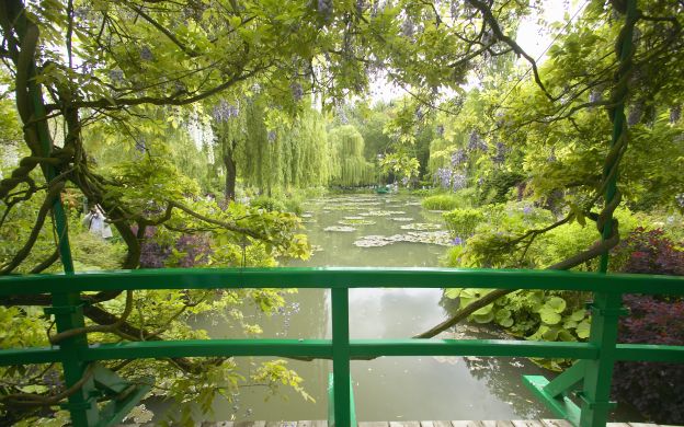 Monet and Giverny from Paris: Private Tour, Hotel Transfers, Guide