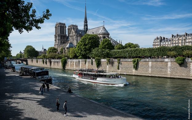 1-Hour Seine River Cruise With Optional Apertif or Snack
